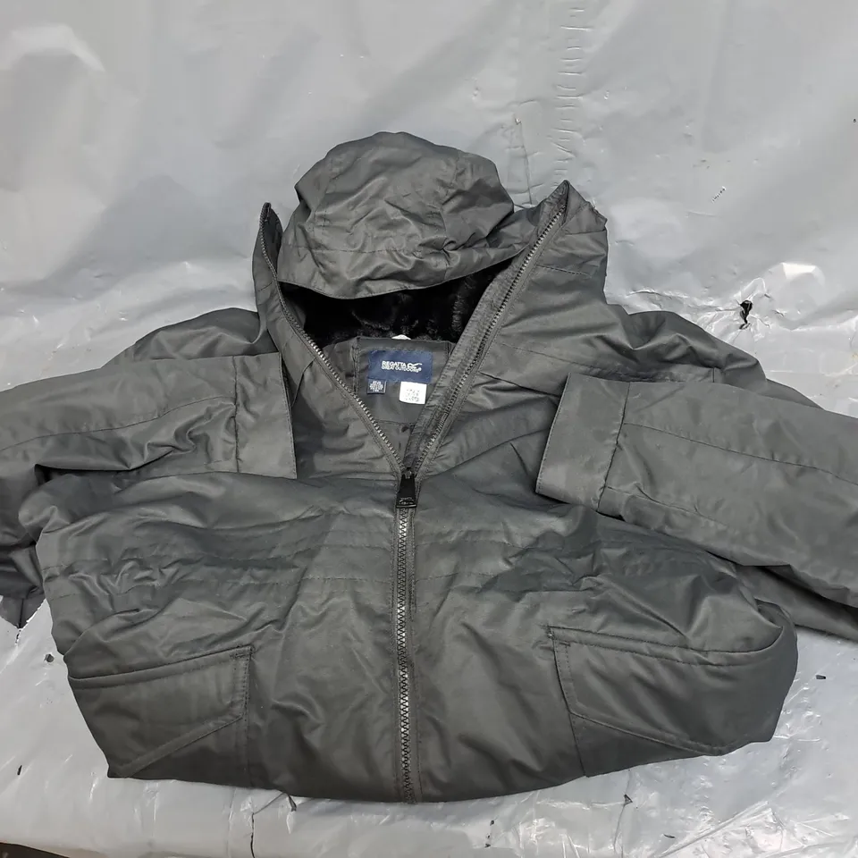 REGATTA OUTDOOR WATERPROOF INSULTATED JACKET SIZE 14 BLACK 
