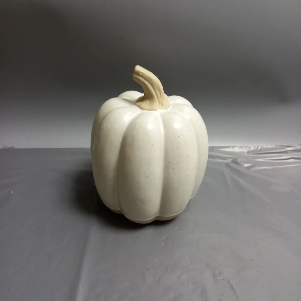 LOT OF 8 GEORGE CERAMIC PUMPKINS SEASONAL DECORATIONS