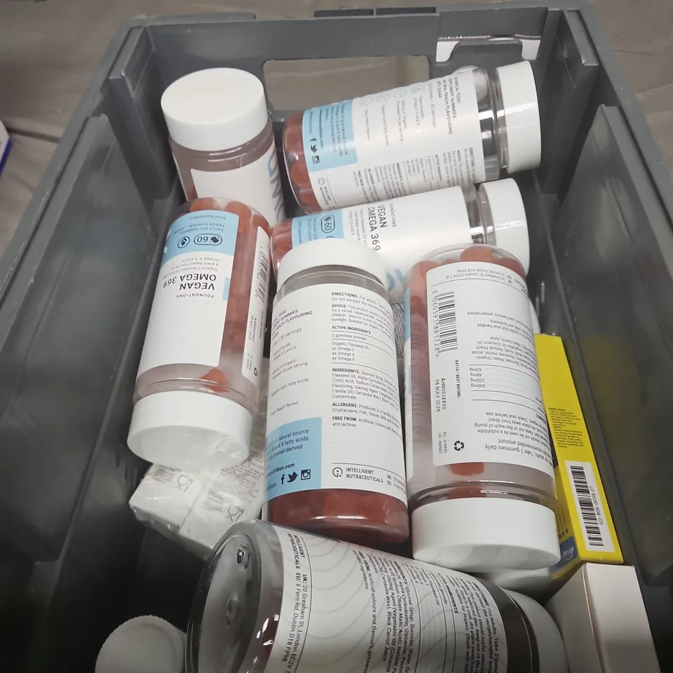 TOTE OF APPROXIMATELY 20 ASSORTED HEALTHCARE PRODUCTS TO INCLUDE EVIRA HEALTH 1% METHYLENE BLUE - COVID SELF TEST AND KNOWN VEGAN OMEGA 369