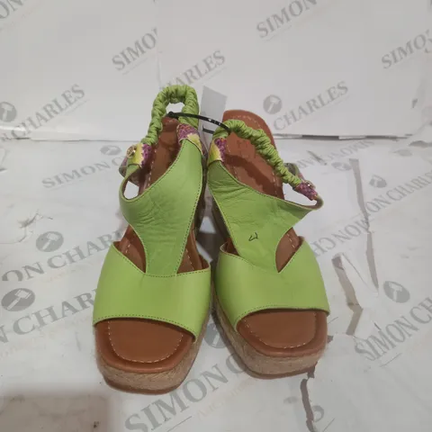MODA IN PELLE PETRIYA WEDGE SANDAL SIZE 6 