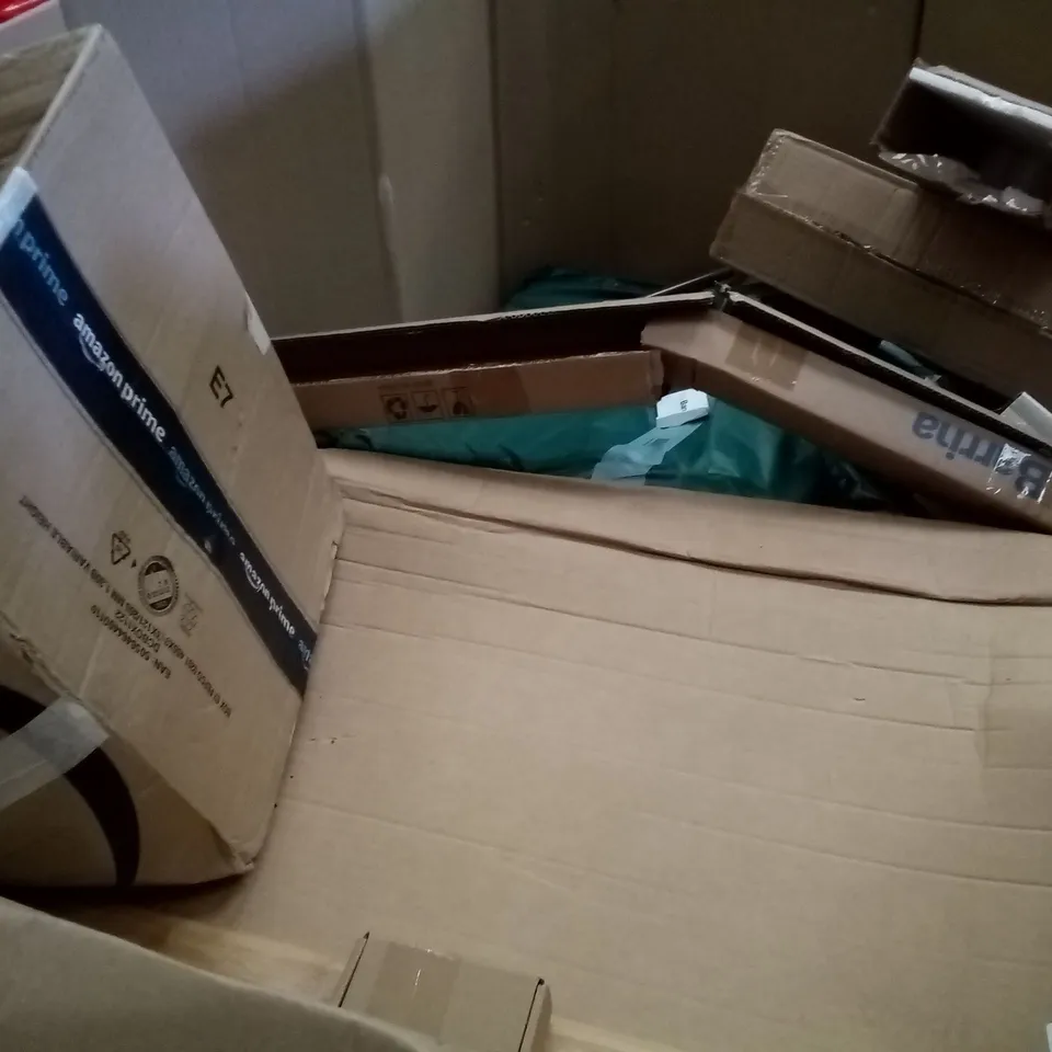 PALLET OF ASSORTED ITEMS INCLUDING DRIPEX VANITY MIRROR, OLARHIKE DOUBLE HIGH AIR MATTRESS, LIVE 4 GADGETS TOILET SEAT, GETFIT PREMIUM DOUBLE AIR BED