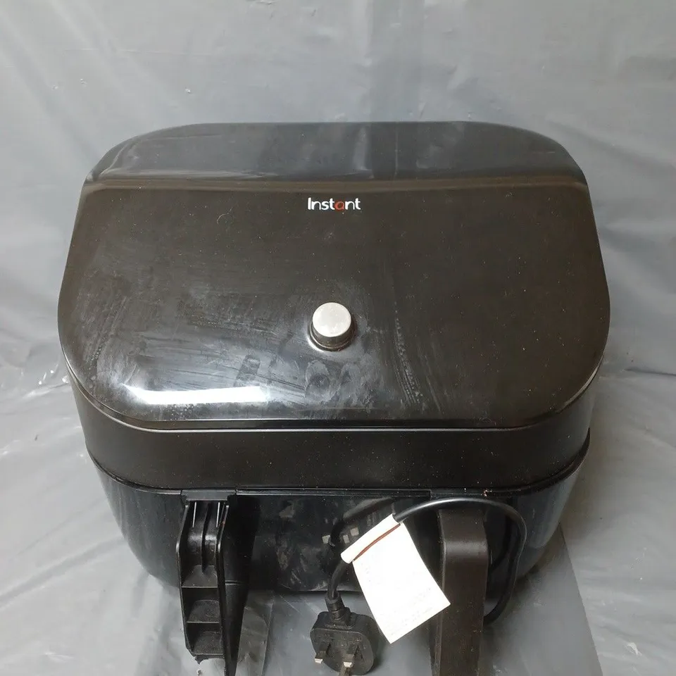 BOXED INSTANT VORTEX PLUS VERSAZONE AIR FRYER