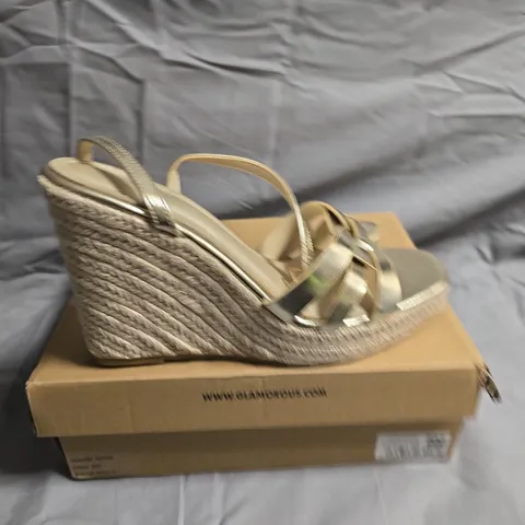 BOXED PAIR OF GLAMOROUS LADIES WEDGE SHOES - UK SIZE 8