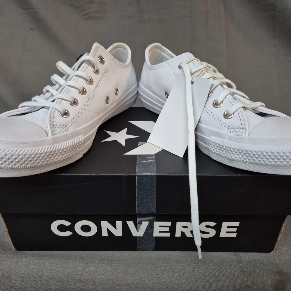 BOXED PAIR OF CONVERSE SHOES WHITE/ROSE UK SIZE 4.5