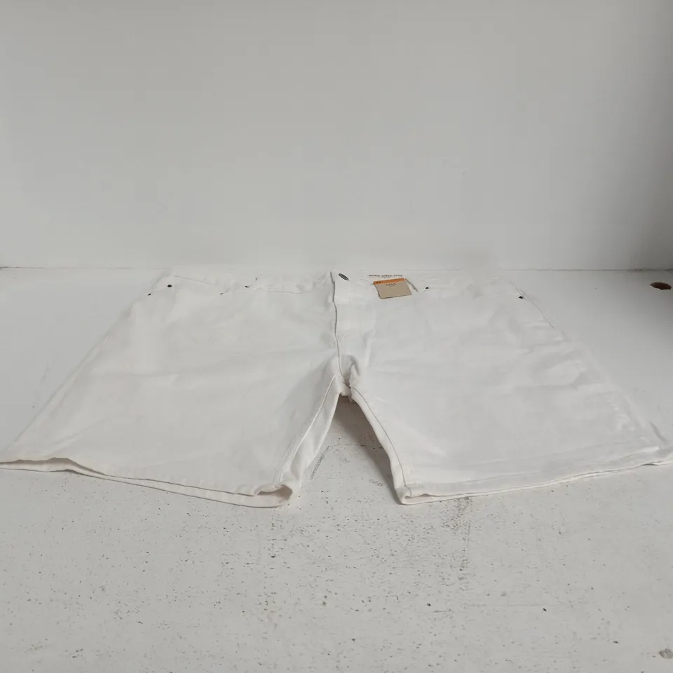 M&S DENIM WHITE JEANS – UK SIZE 24 (WOMEN)