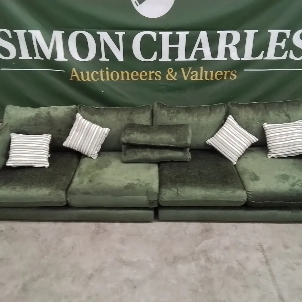 QUALITY DESIGNER 4 SEATER FABRIC UPHOLSTERED GREEN CRUSHED VELVET EFFECT SOFA