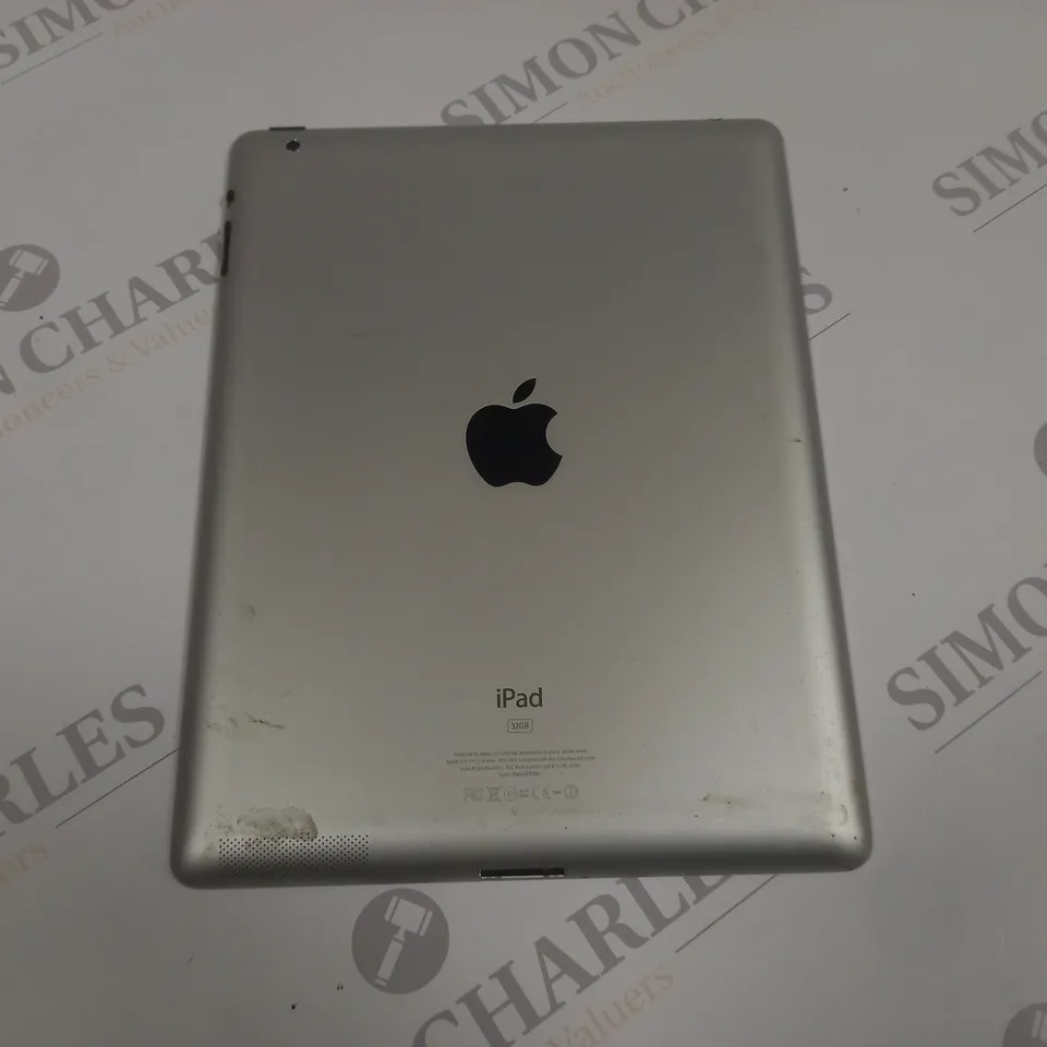 UNBOXED APPLE IPAD 32GB IN SILVER - A1395