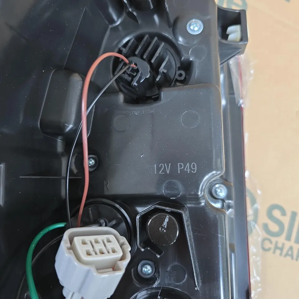 REAR TAIL LIGHT ASSEMBLY – RED/CLEAR LENS, 12V