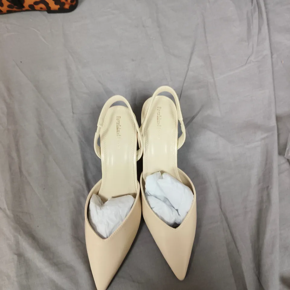 BOX OF APPROXIMATELY 20-25 PAIRS OF SHOES INCLUDING, ANIMAL PRINT SLIP ONS,RIVER ISLAND HEELS AND WHITE BLOCK HEELS