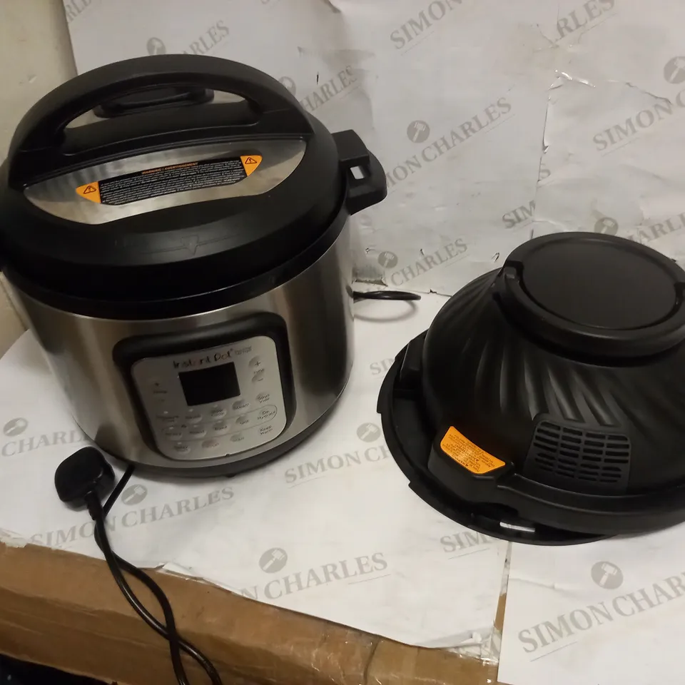 INSTANT POT DUO CRISP + AIR FRYER 8L MULTICOOKER