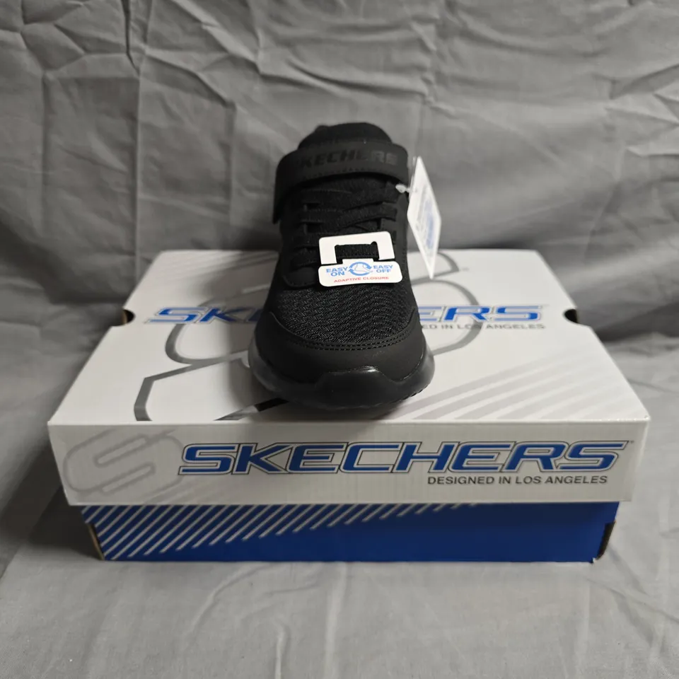 BOXED PAIR OF SKECHERS KIDS SHOES IN BLACK SIZE UK 13
