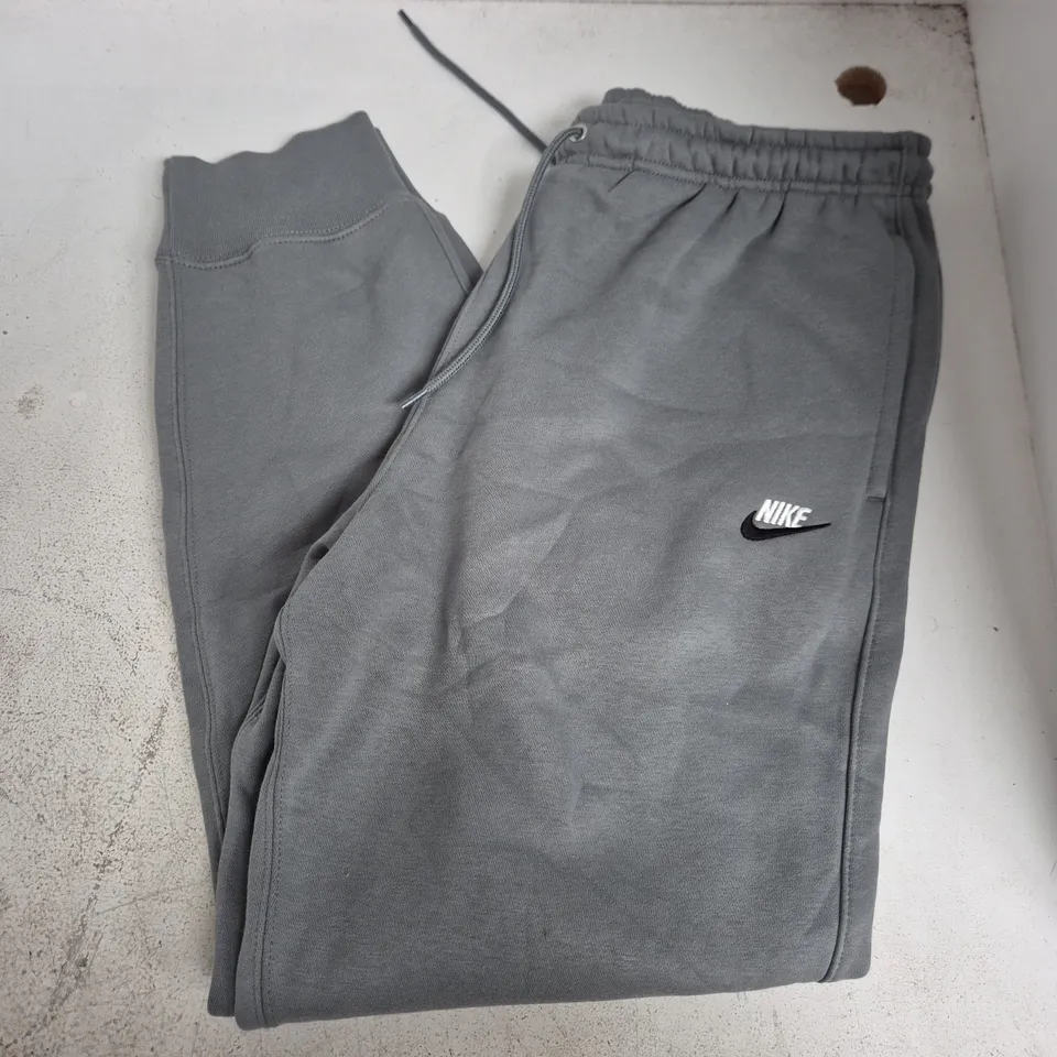 NIKE SWEATPANTS – GREY, STANDARD FIT, TAPER LEG, MEN'S (L)