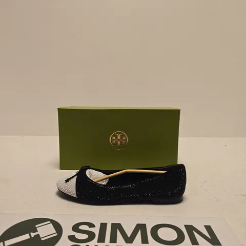 TORY BURCH EMBELLISHED FLATS – BLACK GLITTER WITH WHITE BEADED TOE CAP (BOXED) SIZE 8.5 M