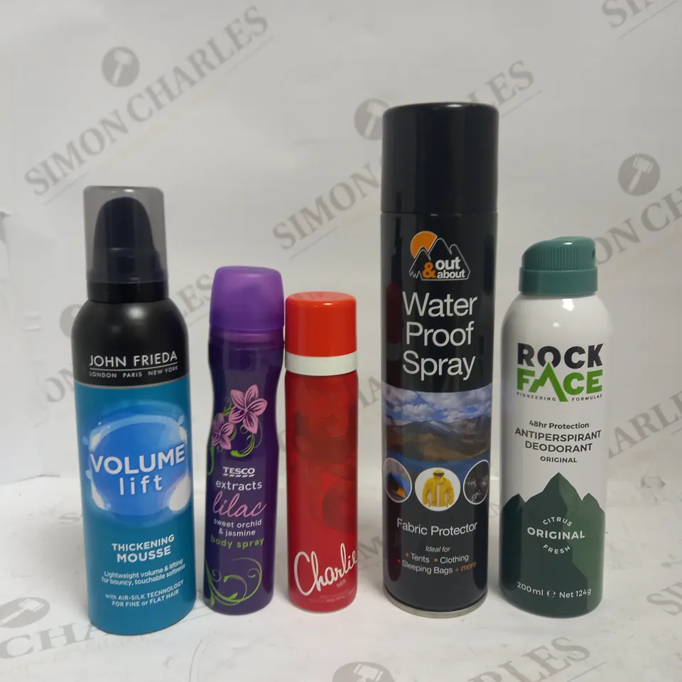 LOT OF APPROXIMATELY 20 ASSORTED AEROSOLS, TO INCLUDE DEODORANT, HAIR CARE, WATER PROOFING SPRAY, ETC - COLLECTION ONLY