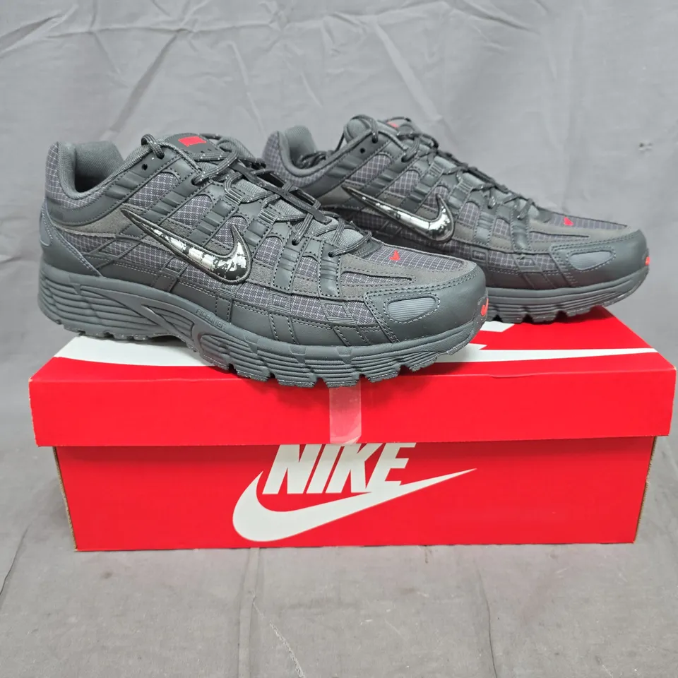 BOXED PAIR OF NIKE P-6000 PRM SHOES IN GREY/SILVER SIZE UK 12