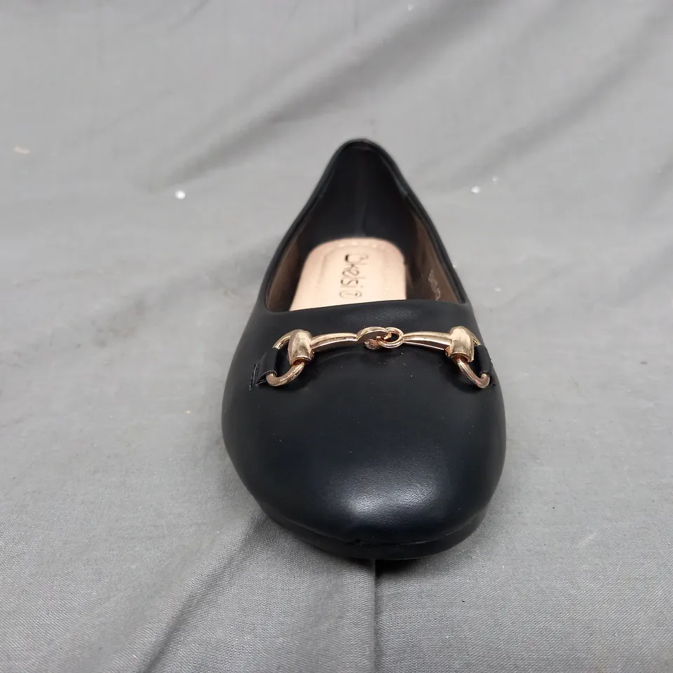 BOX OF APPROXIMATELY 10 KELSI SHOES IN BLACK - VARIOUS SIZES