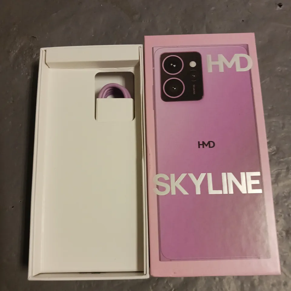 BOXED HMD SKYLINE MOBILE PHONE IN NEON PINK - TA-1600 DS 8/256