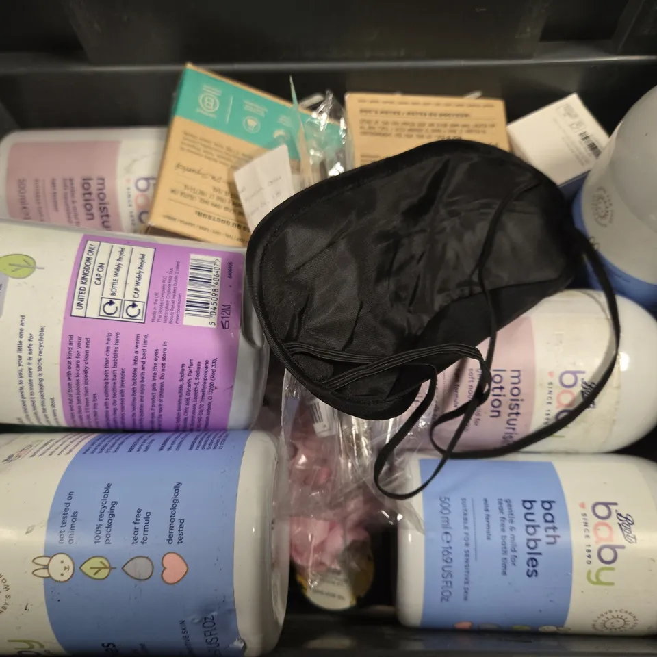 APPROXIMATELY 12 ASSORTED HEALTH & BEAUTY ITEMS TO INCLUDE - BOOTS BABY LOTION , BODY SHOP TEA TREE , BSSET CURLY CURL CREAM ETC