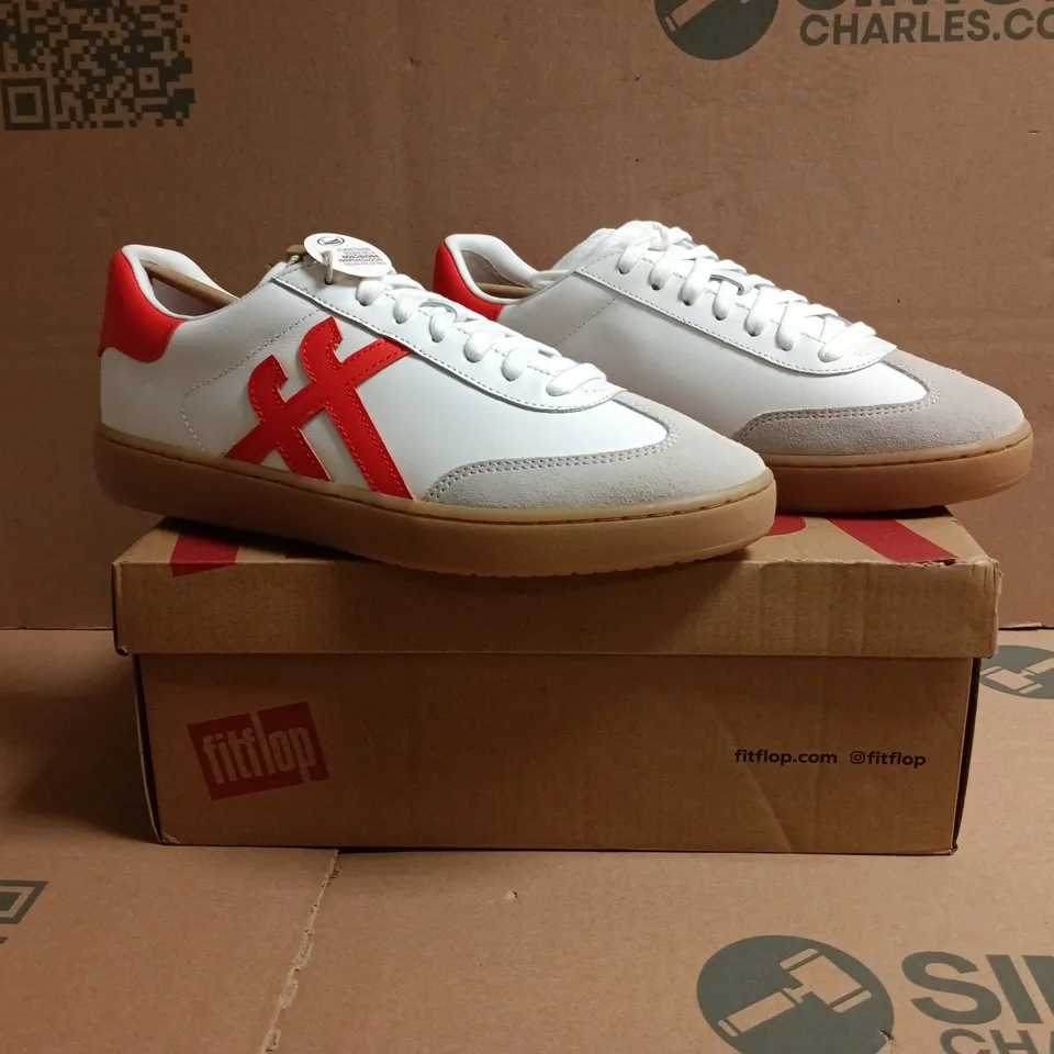 BOXED PAIR OF FITFLOP TRAINERS IN URBAN WHITE/CHERRY TOMATO SIZE UK 7