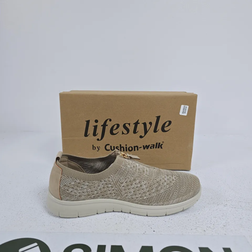 LIFESTYLE BY CUSHION-WALK WOMEN'S KNIT SLIP-ON TRAINERS SIZE 7