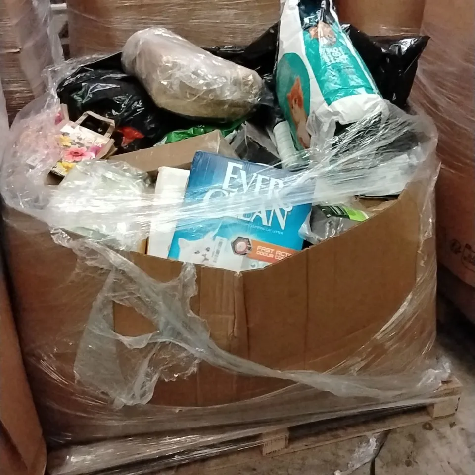 PALLET CONTAINING A LARGE QUANTITY OF ASSORTED GARDEN PRODUCTS TO INCLUDE;ARTIFICIAL GRASS,
HEAT LOGS,MOSS REMOVER,FLOWER SEEDS,SLUG KILLER