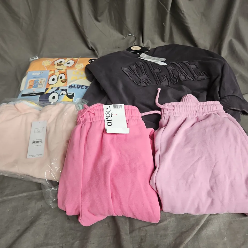 BOX OF APPROXIMATELY 30 ASSORTED KIDS CLOTHING ITEMS TO INCUDE - PYJAMAS, TOPS, JOGGERS, ETC