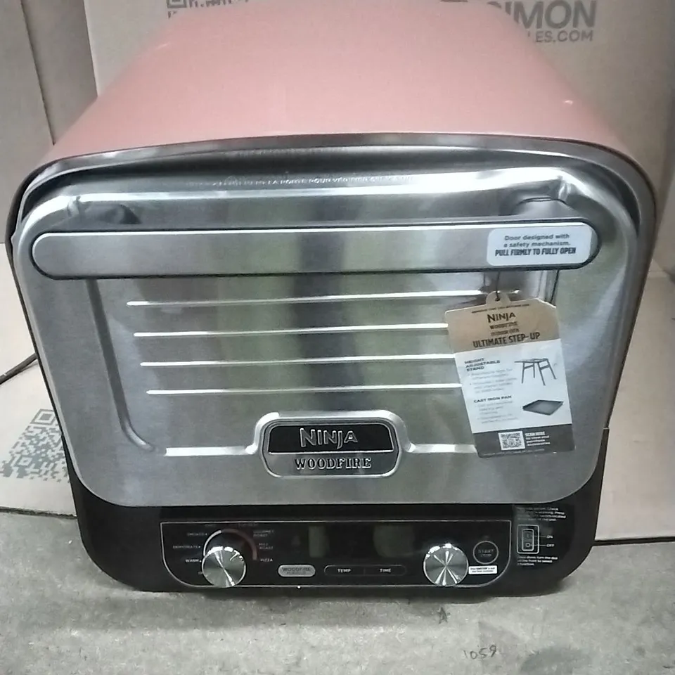 NINJA WOODFIRE ELECTRIC OUTDOOR OVEN, ARTISAN PIZZA MAKER AND BBQ SMOKER OO101UK