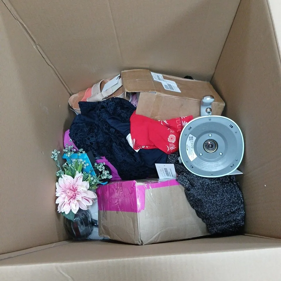 BOX OF APPROXIMATELY 15 ASSORTED HOUSEHOLD ITEMS INCLUDING SMEG KETTLE, PHASE 8 SIZE MEDIUM LADIES TOP AND FLOWER IN VASE DISPLAY