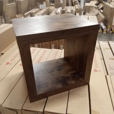 SQUARE SHAPED UNIT - WALNUT EFFECT