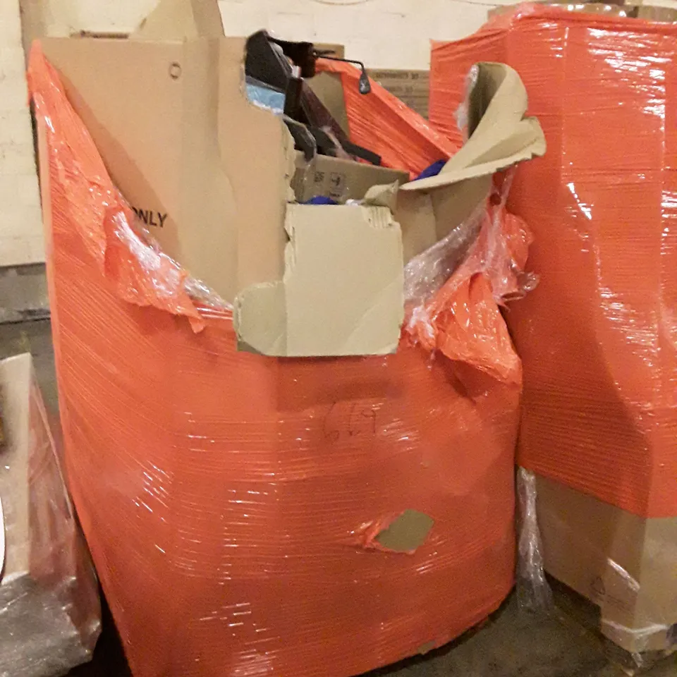 PALLET CONTAINING ASSORTED HOUSEHOLD PRODUCTS INCLUDING KIDS DRINKING TUMBLERS, CALENDARS, MOP HEAD, LIGHTS, OFFICE CHAIR ETC
