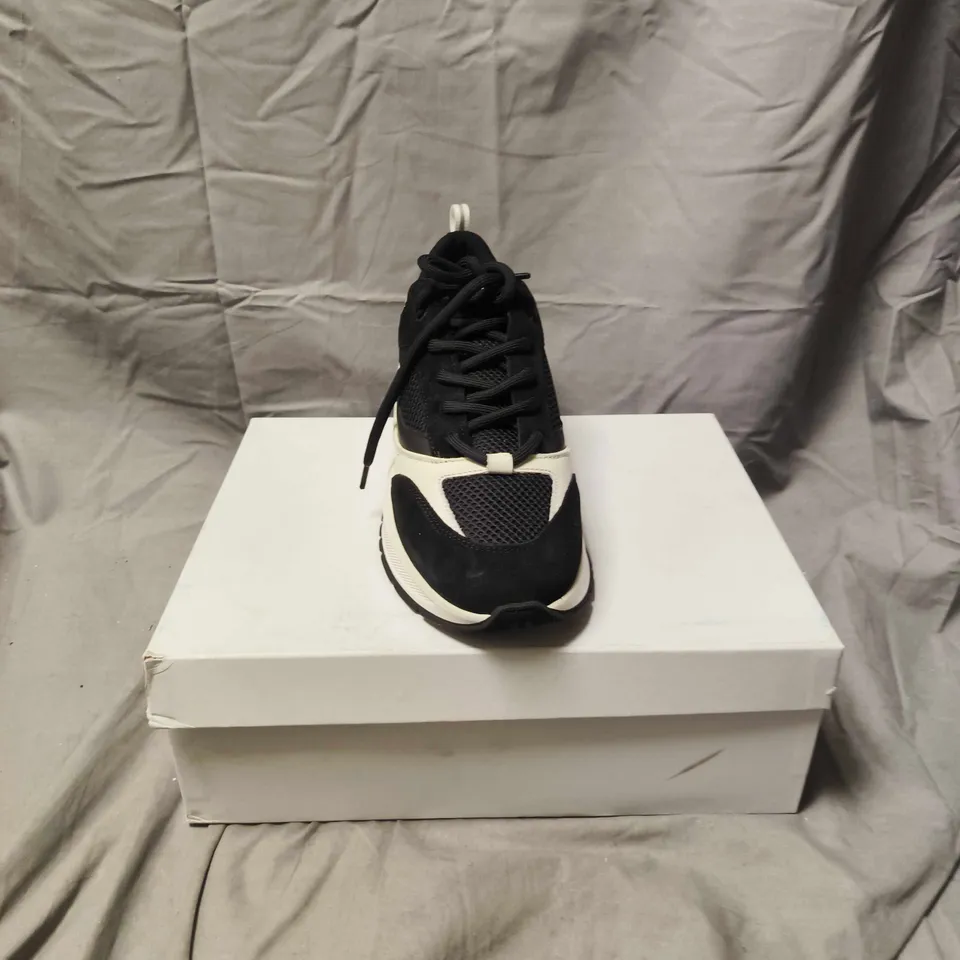 BOXED PAIR OF MEN'S CLEEN'S BLACK SUEDE SHOES - SIZE 12.5 