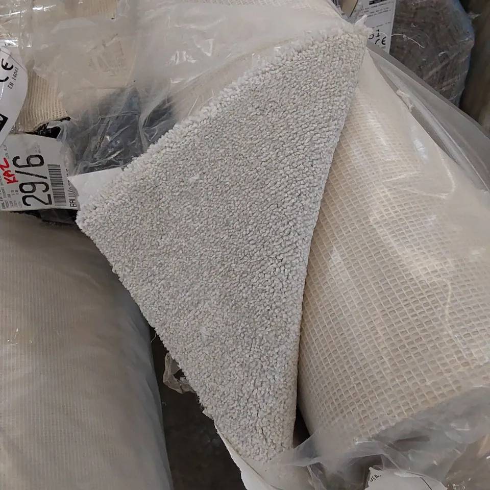 ROLL OF QUALITY ADDICTION CLAY CARPET // SIZE: APPROX. 5 X 3.3m