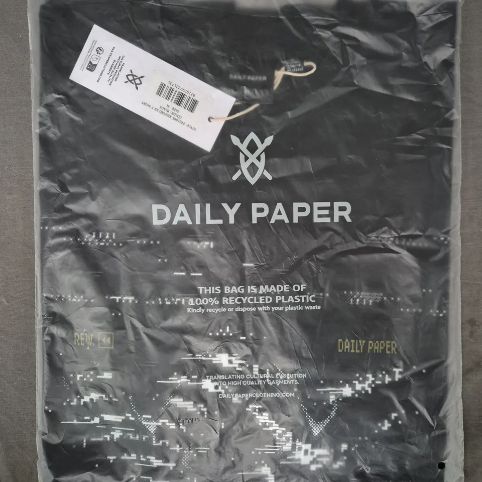 DAILY PAPER REWIND SHORT SLEEVE T-SHIRT IN BLACK SIZE XL