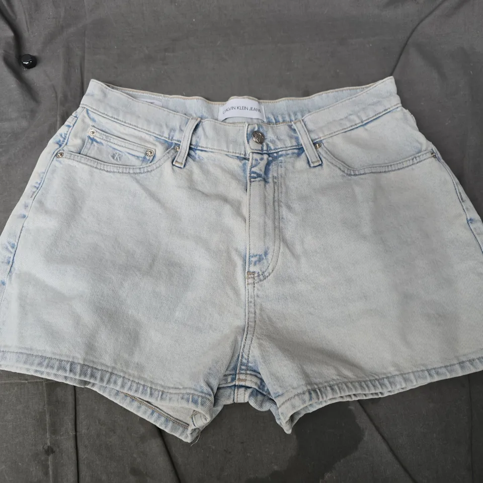 CALVIN KLEIN HIGH RISE SHORTS IN LIGHT BLUE - W30
