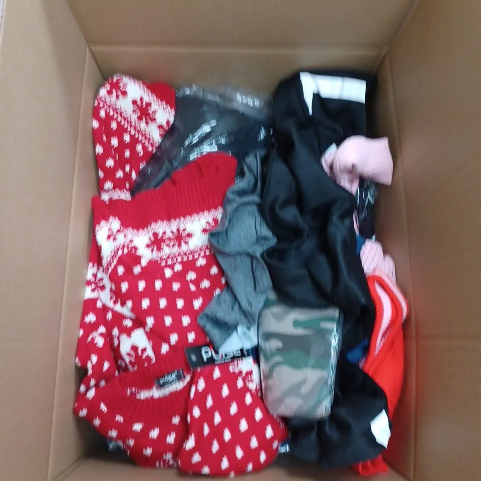 BOX OF ASSORTED CLOTHING ITEMS TO INCLUDE THERMAL TOPS, LEGGINGS, JUMPERS ETC 