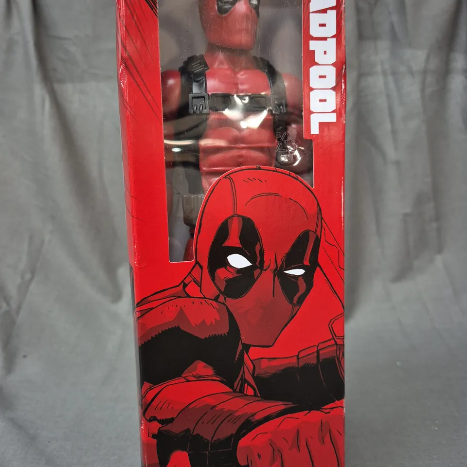 MARVEL DEADPOOL COLLECTIBLE FIGURE