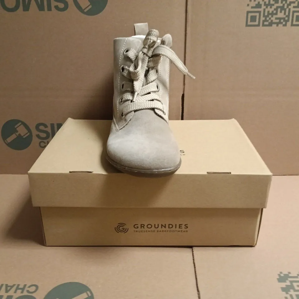 BOXED PAIR OF GROUNDIES SALZBURG SHOES IN BEIGE SIZE UK 6