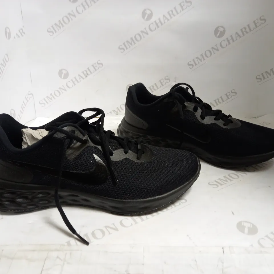 NIKE REVOLUTION 6 NN BLACK/SMOKE GREY - SIZE UK 10