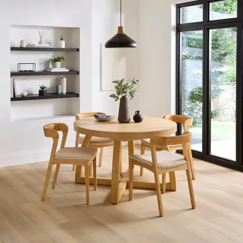 BOXED JUDAH EXTENDABLE 4 TO 6 SEATER ROUND TO OVAL DINING TABLE (2 BOXES)