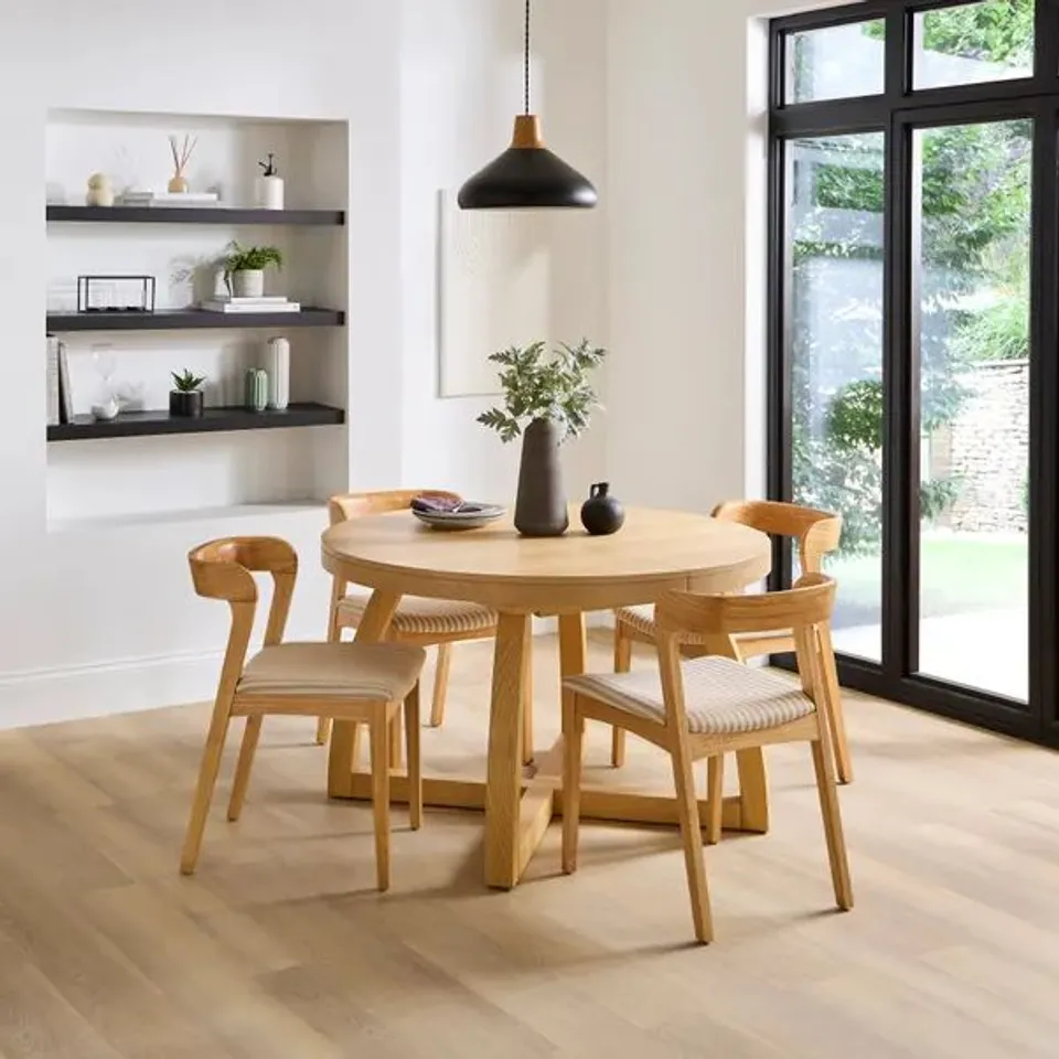 BOXED JUDAH EXTENDABLE 4 TO 6 SEATER ROUND TO OVAL DINING TABLE (2 BOXES)