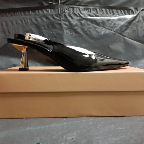 BOXED PAIR OF SIMMI LONDON POINTED TOE LOW HEEL SHOES IN GLOSSY BLACK SIZE 4