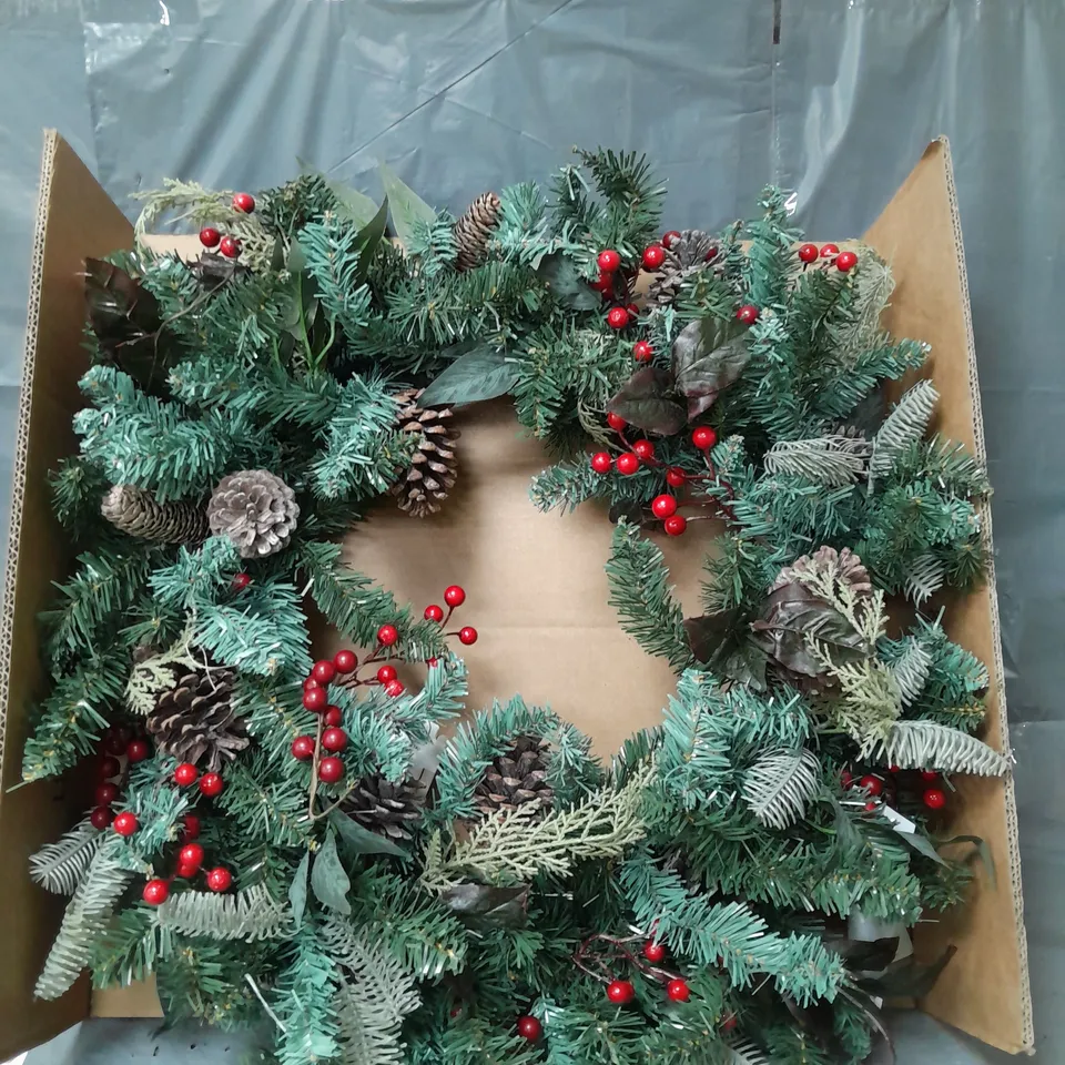 DESIGNER PRE-LIT RED BERRY CHRISTMAS WREATH - 80 CM RRP £44.99