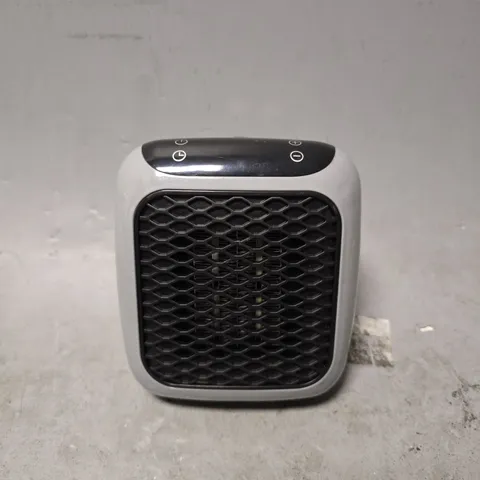 BOXED EQUIWARM PRO PLUG SOCKET HEATER