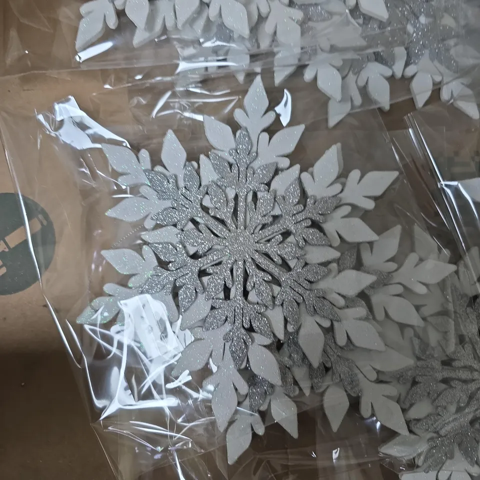 3 BOXES OF ASSORTED GISELA GRAHAM SMALL DECORATIONS 