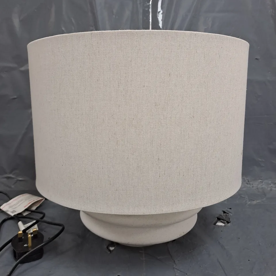 BOXED MICHELLE KEEGAN GIADA TABLE LAMP 