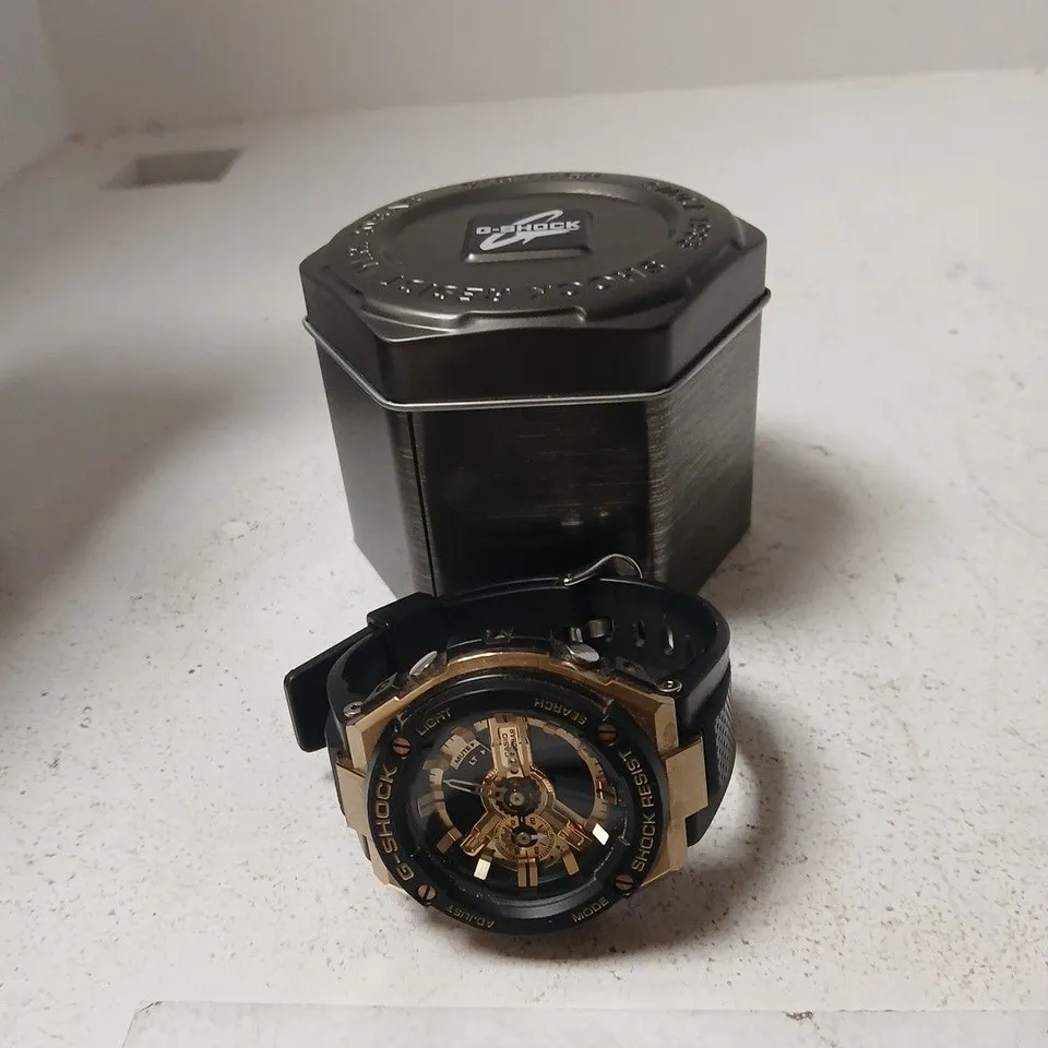 BOXED G-SHOCK WATCH – BLACK & GOLD
