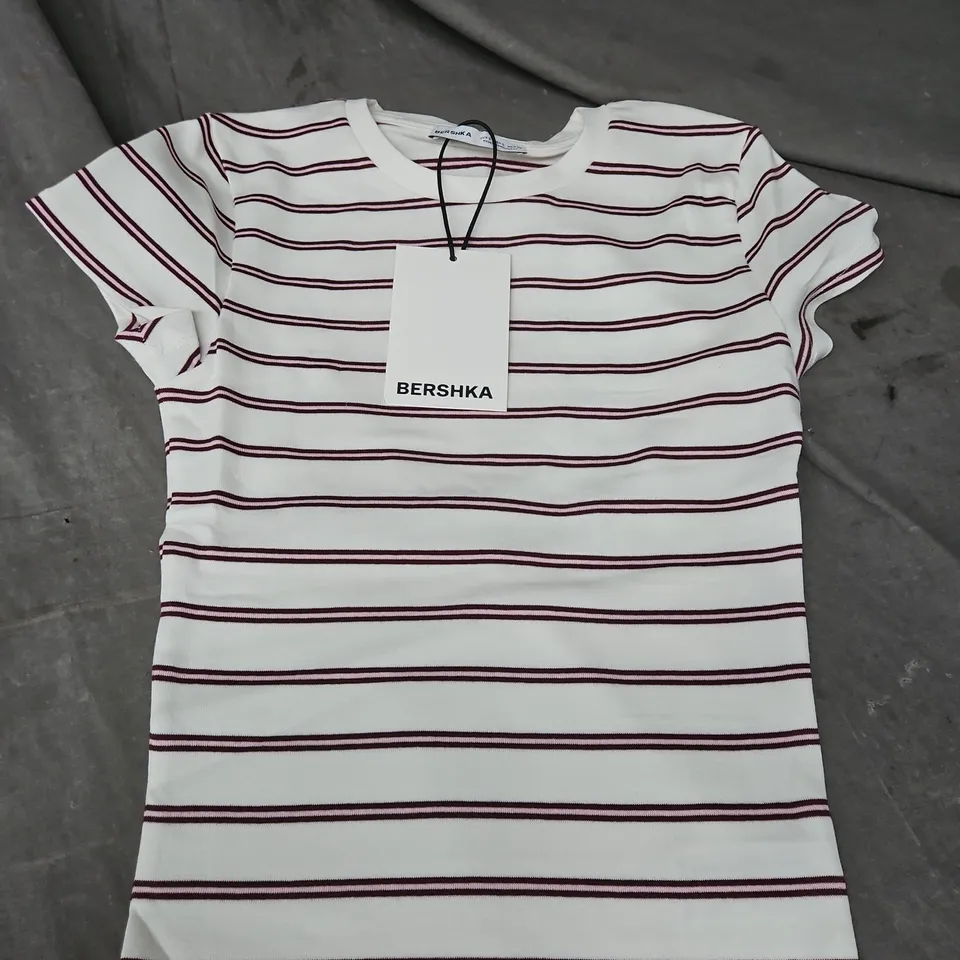 BERSHKA STRIPED T‑SHIRT, WHITE WITH BURGUNDY STRIPES, SIZE S (UK 10-12)
