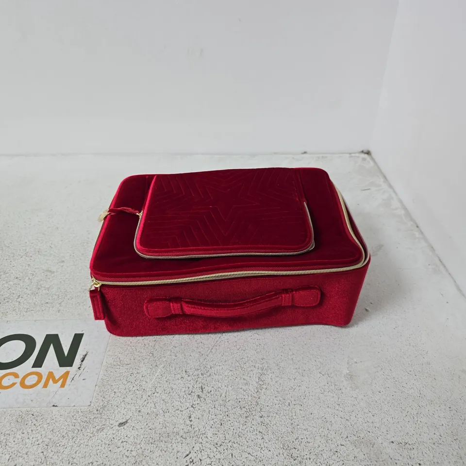 BOX OF APPROXIMATELY 20 ASSORTED HOUSEHOLD ITEMS INCLUDING MICROFIBRE CLEANING CLOTH , COSMETICS CASE AND ROLL OF FLOOR STICKER 