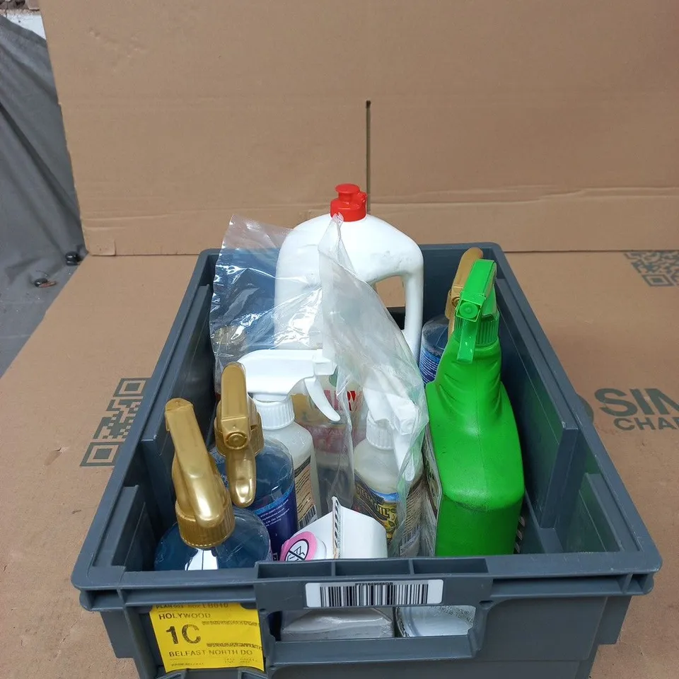 TOTE OF APPROXIMATELY 10 ASSORTED ITEMS TO INCLUDE FAIRY, FABULOSO, WESTLAND FUNGUS GUARD ETC