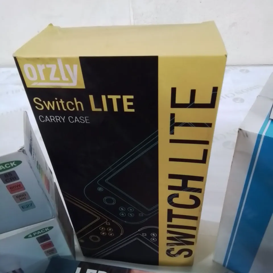 BOX CONTAINING LARGE NUMBER OF BOXED ELECTRONIC GOODS TO INCLUDE: SWITCH LITE CARRY CASE, PS5 GAMES, SMART CAMERAS, LIGHT BULBS, PHONE GLASS PROTECTION COVERS ETC.